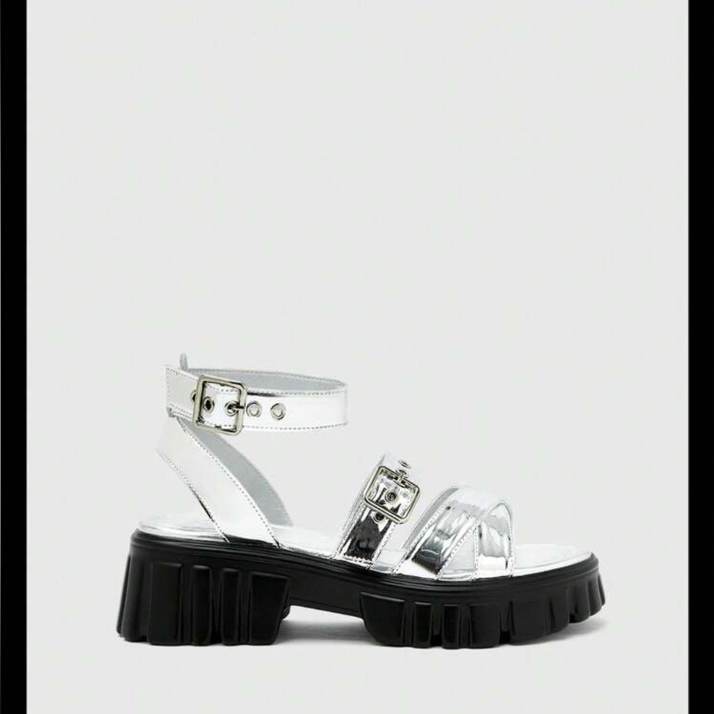 Metallic Ankle Strap Wedge Sandals/Bucket hat